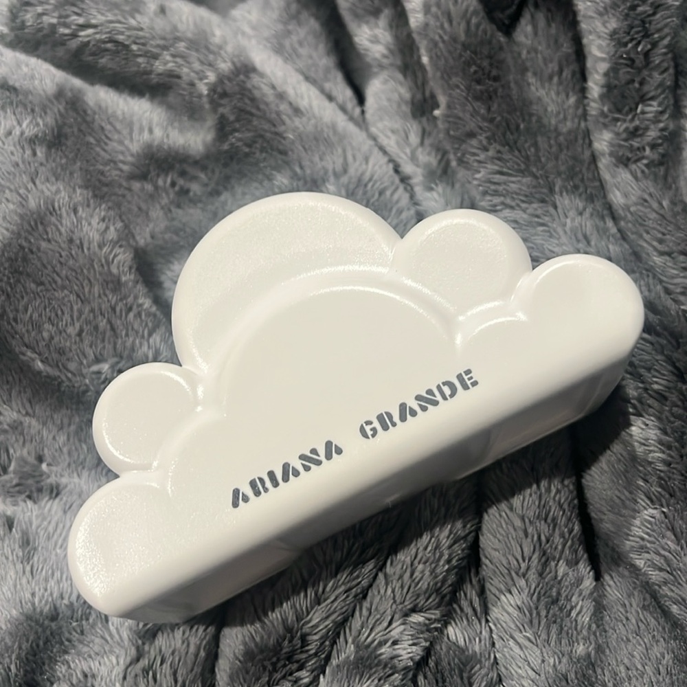 Ariana Grande Cloud Perfume Holder